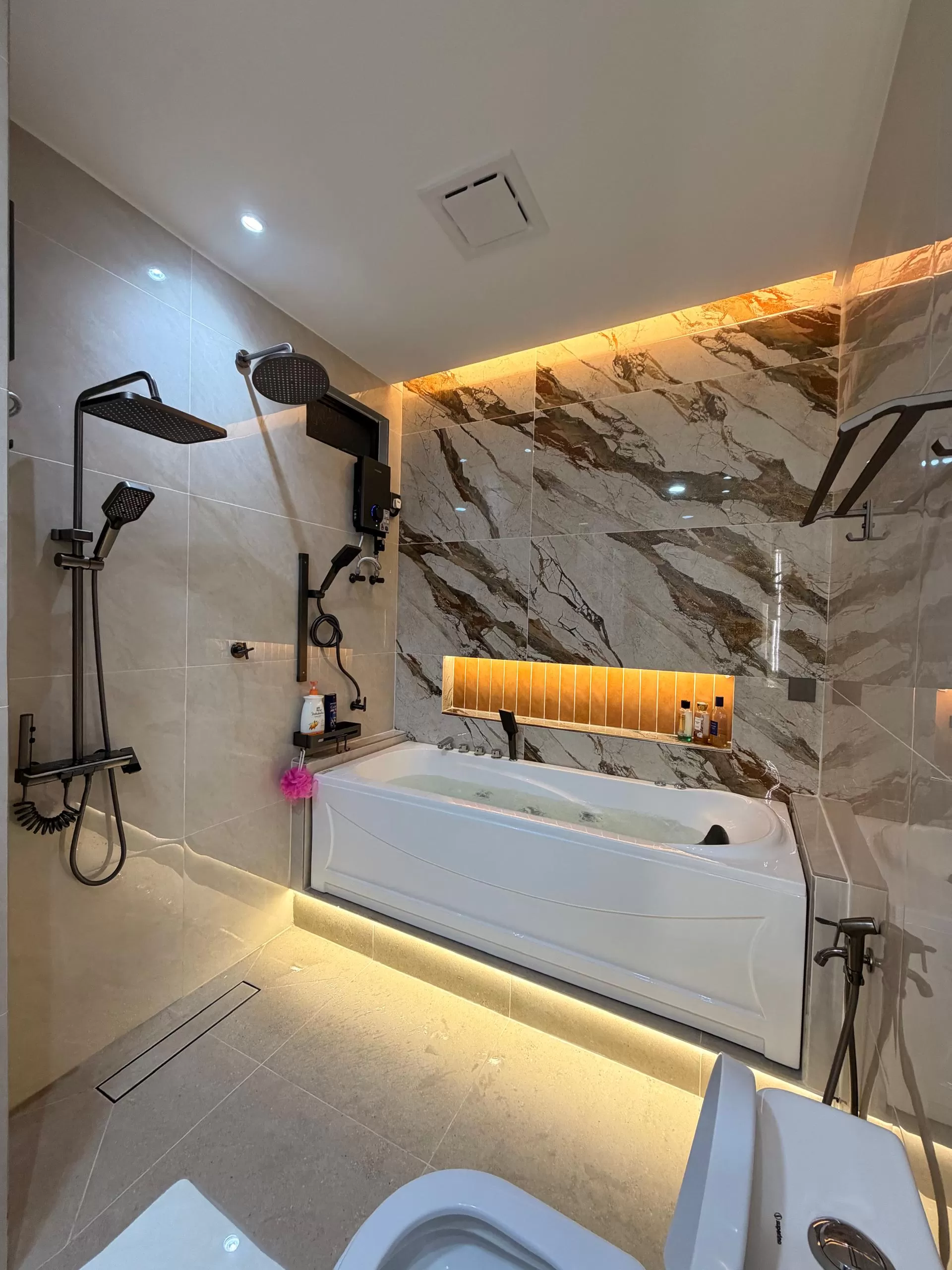 Wall & TV Cabinet Decoration - Photo 2